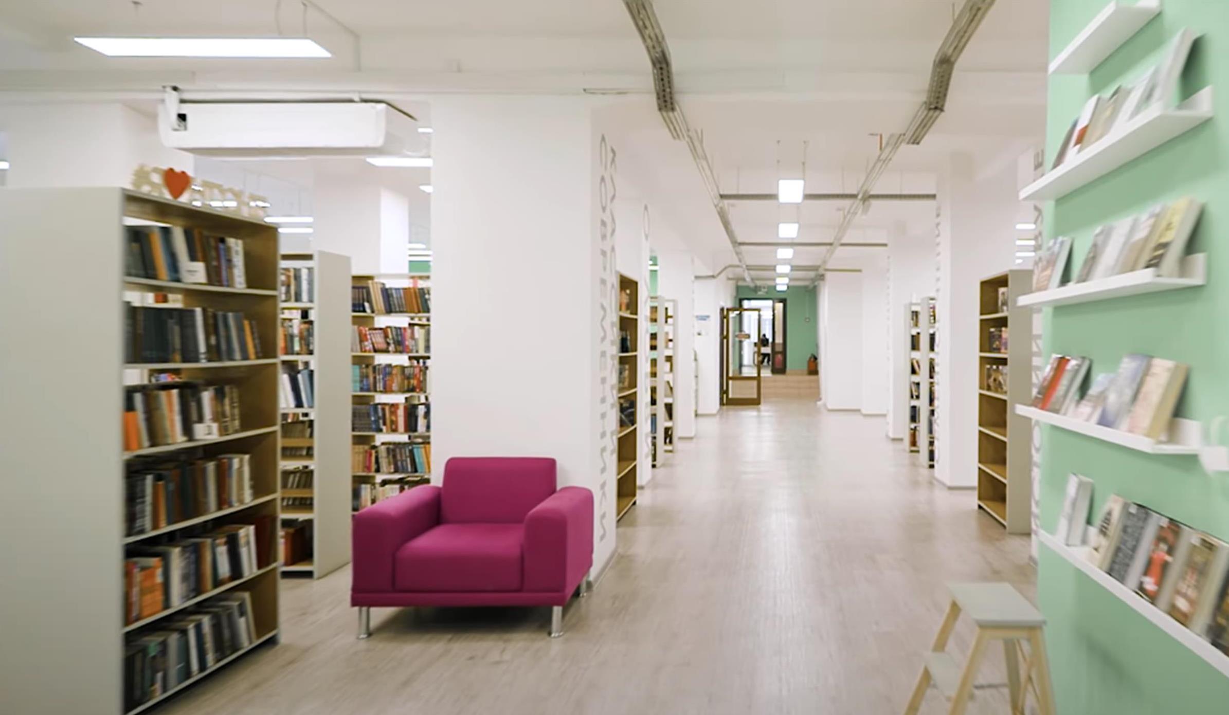 Зал художественной литературы