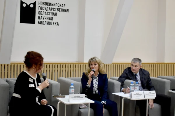 Правовой диалог: омбудсмен встретилась с пенсионерами в библиотеке