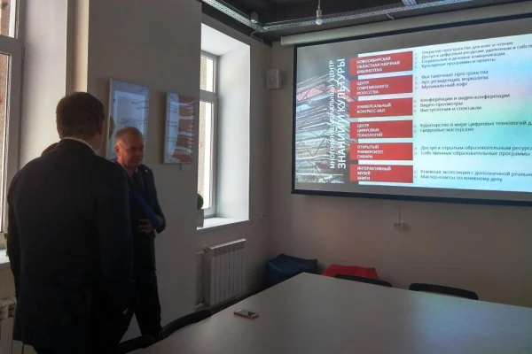 Замминистра культуры РФ Павел Степанов посетил библиотеку