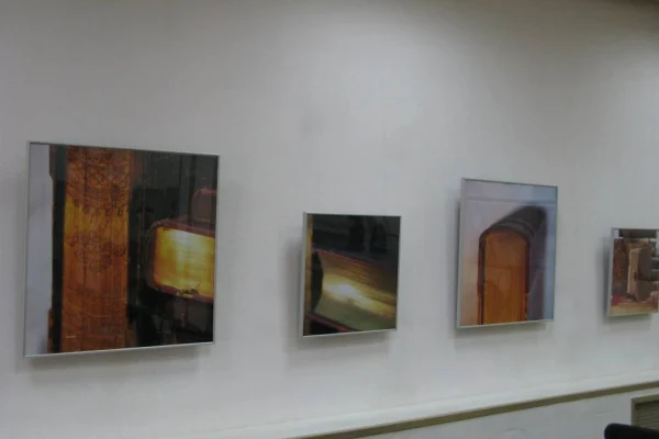 Новосибирский художник Владимир Мартынов передал в дар библиотеке свои фотоработы