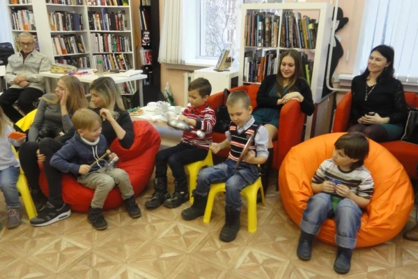 Музыкальные посиделки в Анти-кафе отдела искусств библиотеки