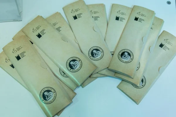 Подари книгу