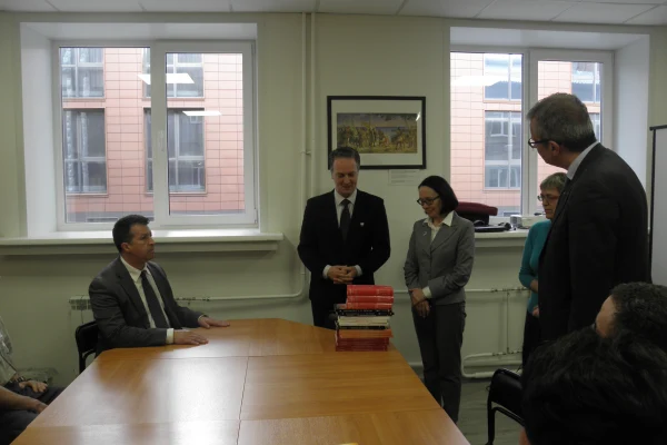 Дар от испанских гостей библиотеке