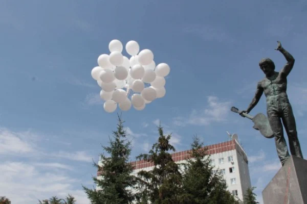 «…поэт – это переводчик человека в его разговоре с самим собой».