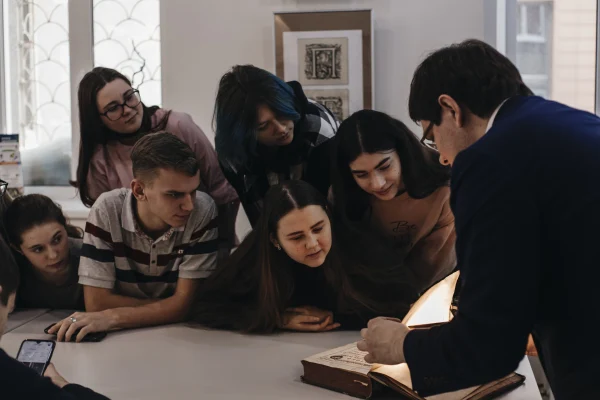 Студенты Новоколледжа учатся на базе областной научной библиотеки