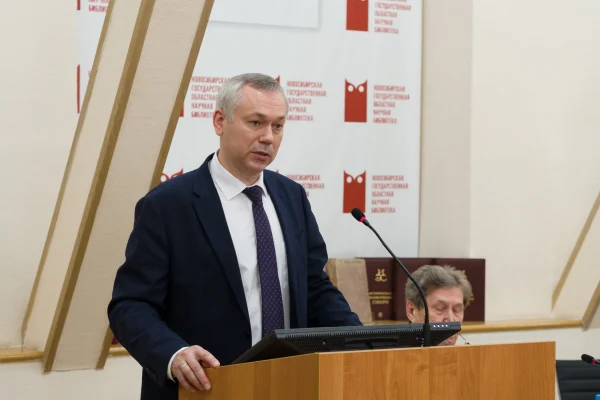 В библиотеке собрались ведущие ученые-историки