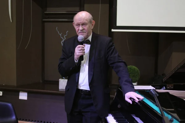 Сергей Дроздов и Геннадий Пыстин открылись для посетителей библиотеки