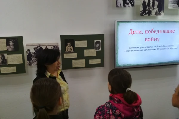 Участники краеведческого лектория «Театральный сезон в библиотеке» учились управлять куклами