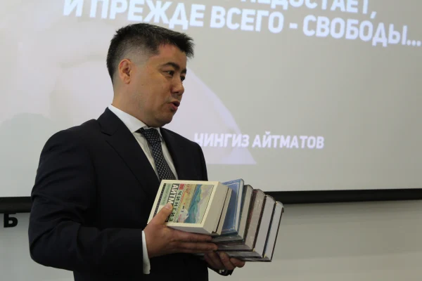 В Новосибирске открыли «Мир Айтматова»