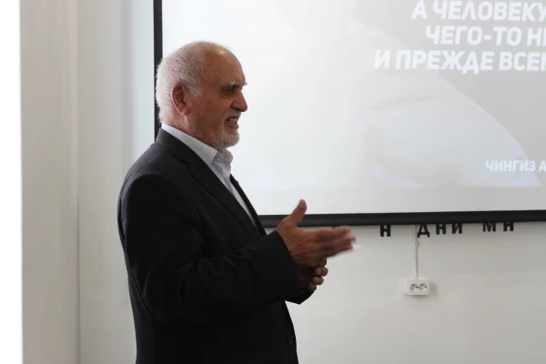 В Новосибирске открыли «Мир Айтматова»