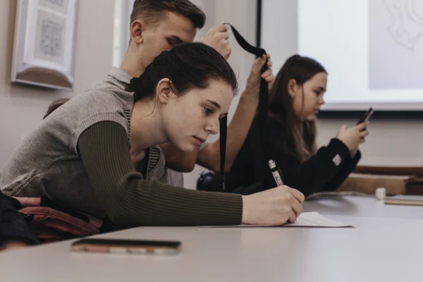 Студенты Новоколледжа учатся на базе областной научной библиотеки