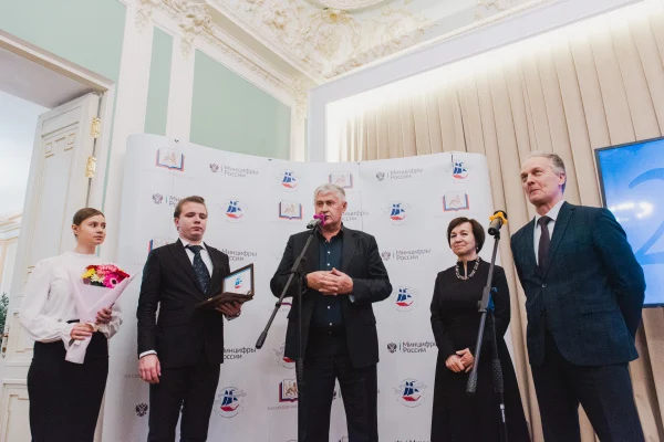 Памятный знак о присвоении статуса «Территория книги и чтения» теперь в Новосибирске