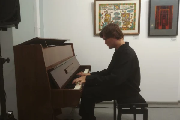 Открылась групповая выставка «CONGRATULATIONS»