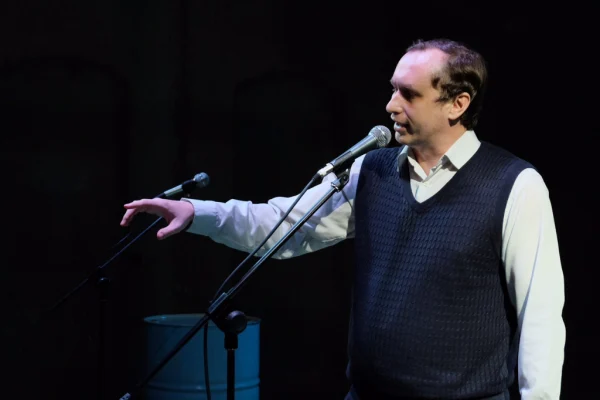 «Любовь – это слово из шести букв»: творческий вечер Якова Сёмочкина