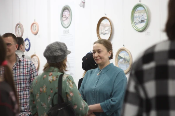 Заглянуть в окно и увидеть целый мир: в «Доме да Винчи» открылась выставка Марии Катасоновой 