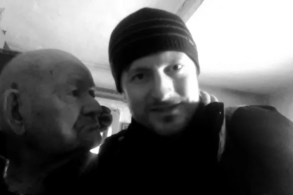 Лучший библиотекарь страны подарил книгу первому сибирскому художнику