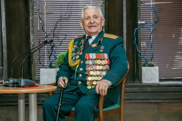 Презентация книги С. Б. Виноградова ﻿«Солдат Победы: «Служу России!»