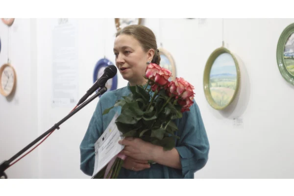 Заглянуть в окно и увидеть целый мир: в «Доме да Винчи» открылась выставка Марии Катасоновой 