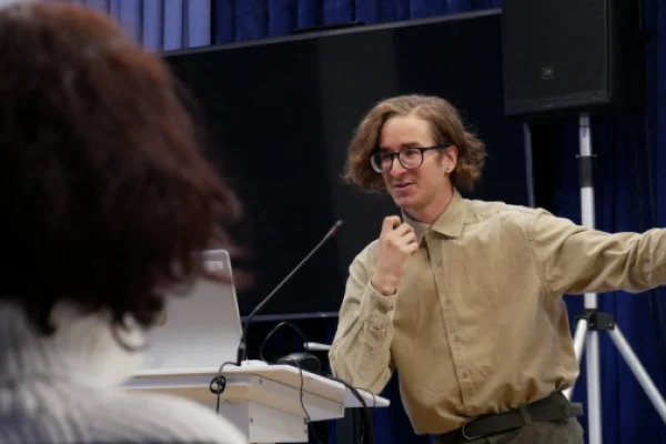 Как познакомиться с настоящим учёным? Прийти на его лекцию в Областную научную библиотеку!