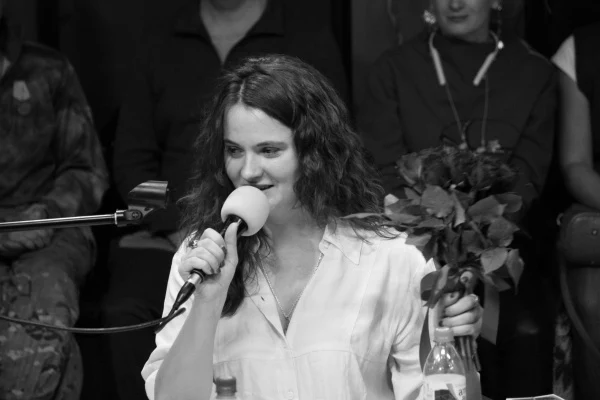 Донбасский поэт Анна Долгарева провела поэтический вечер в библиотеке