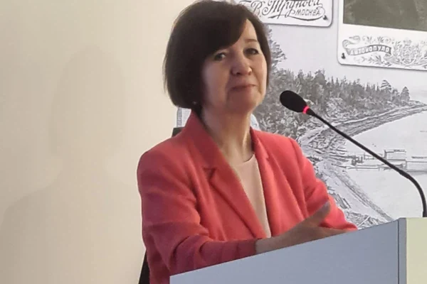 В регионе презентовали первый в стране сборник автографов из личного фонда поэта Елизаветы Стюарт