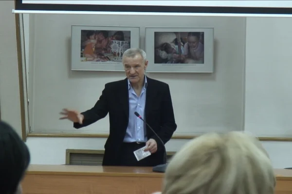 Творческий вечер В. Н. Леонова "Хоть капельку верить"