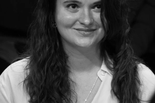 Донбасский поэт Анна Долгарева провела поэтический вечер в библиотеке