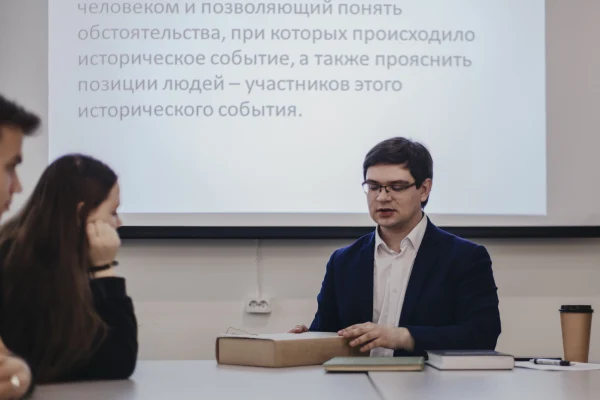 Студенты Новоколледжа учатся на базе областной научной библиотеки